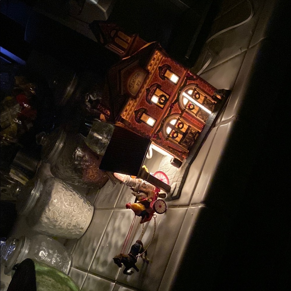 BX51 2002 Collectible Porcelain Santa’s Workplace Station #9 Festive - Picture 7 of 10